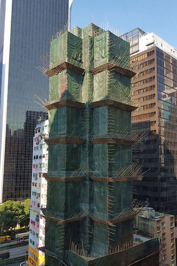香港高層ビルの竹足場