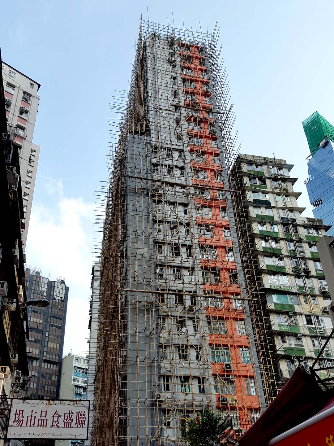 香港ビルの竹足場