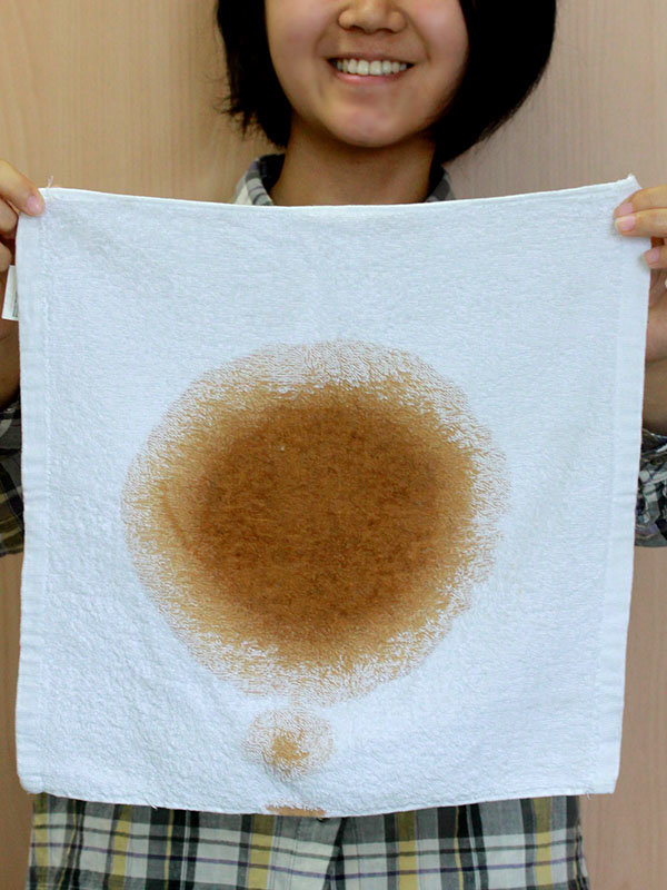 竹炭の洗い水汚れ落ちテスト