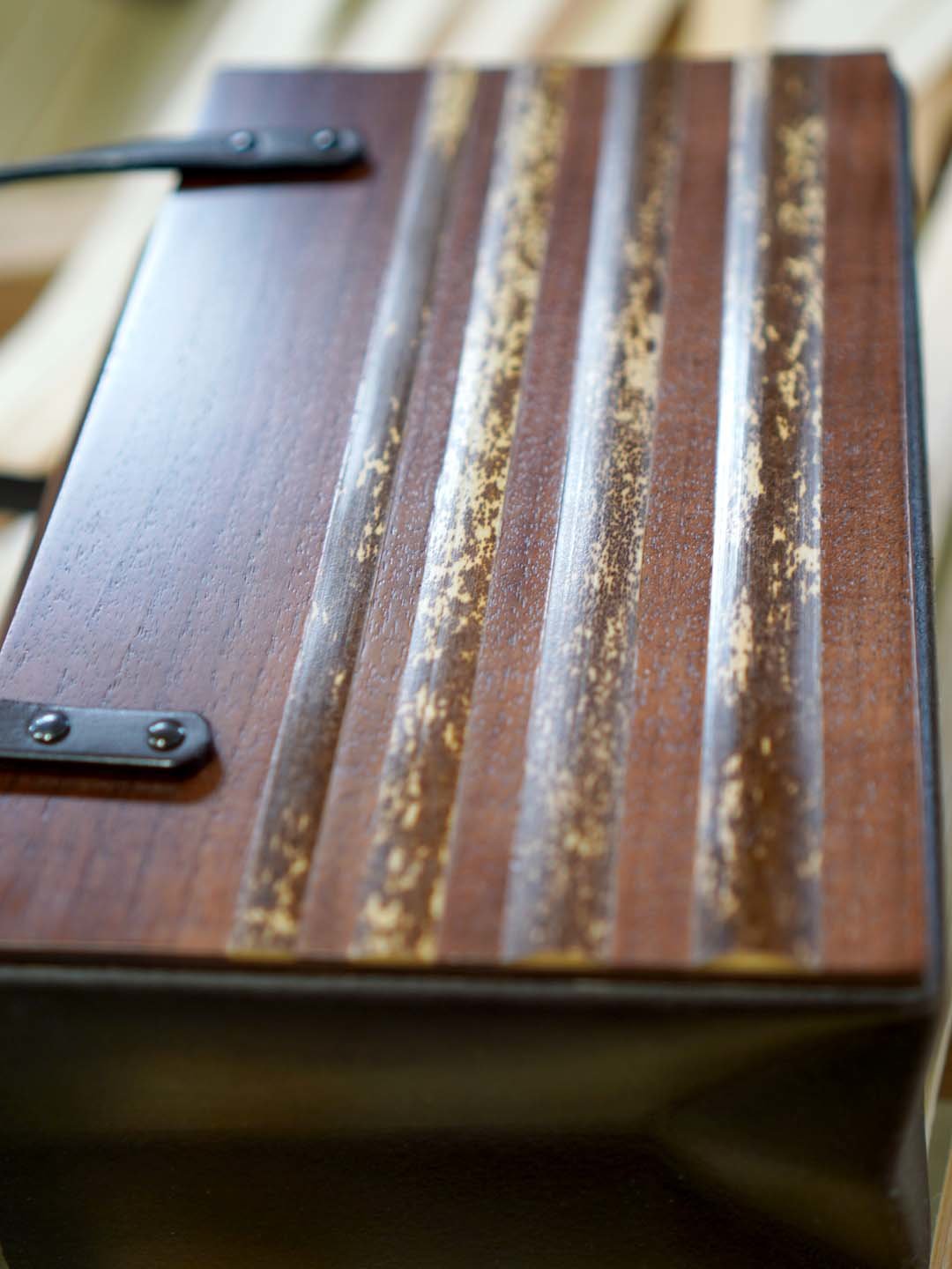 木と虎竹のハンドバッグ