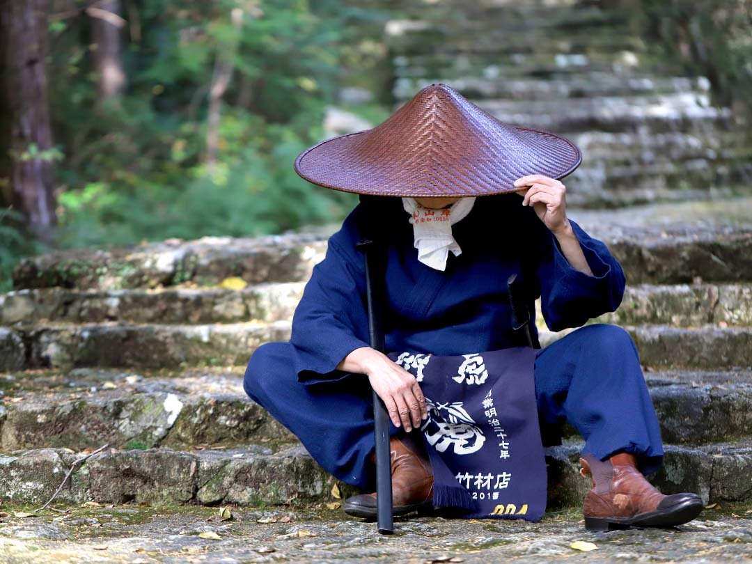 浪人笠で休む