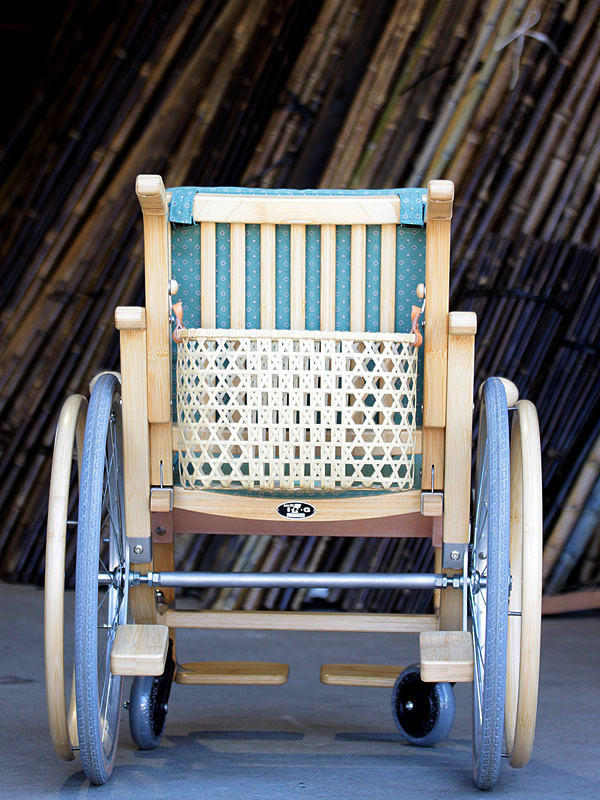 竹の車椅子