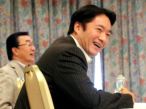 尾崎正直高知県知事、横田英毅氏