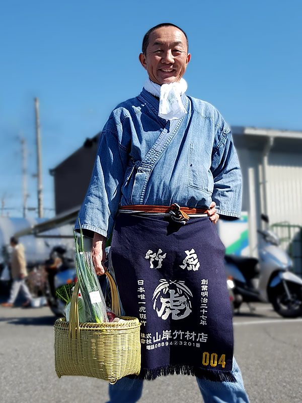 真竹磨き手提げ籠で買い物