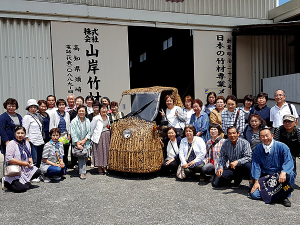 日本唯一虎竹自動車、本社前、光岡自動車（Like-T3）