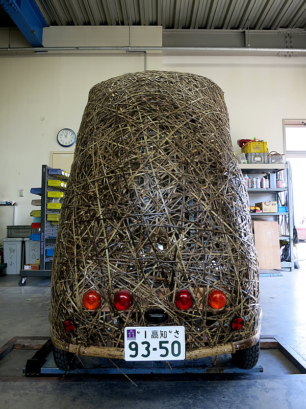 日本唯一の虎竹で製作した電気自動車「竹トラッカー」