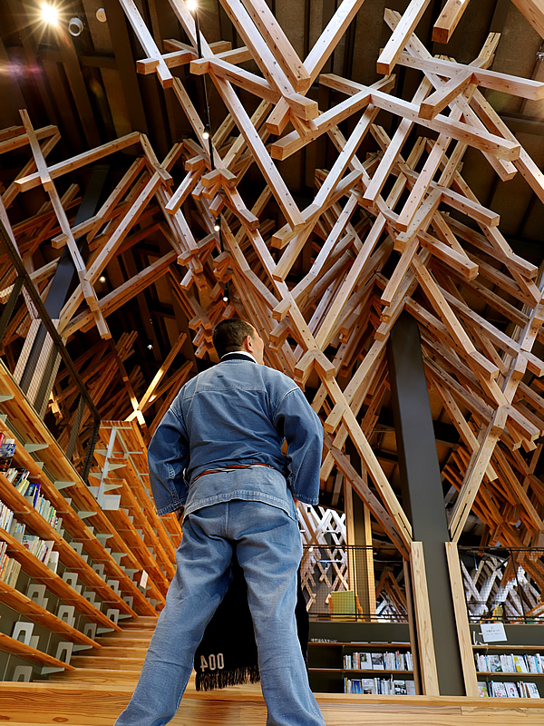 隈研吾（KENGO KUMA）、雲の上の図書館