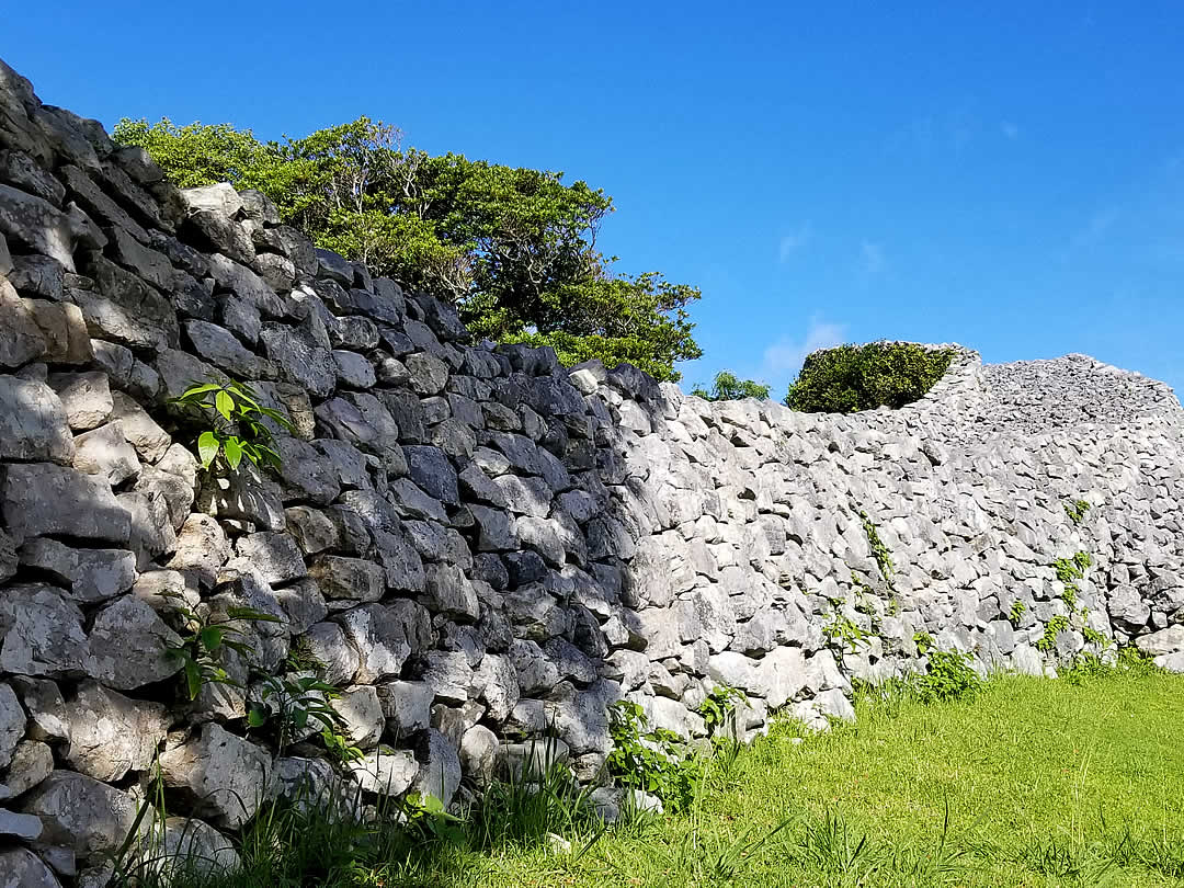 沖縄、今帰仁城の石垣
