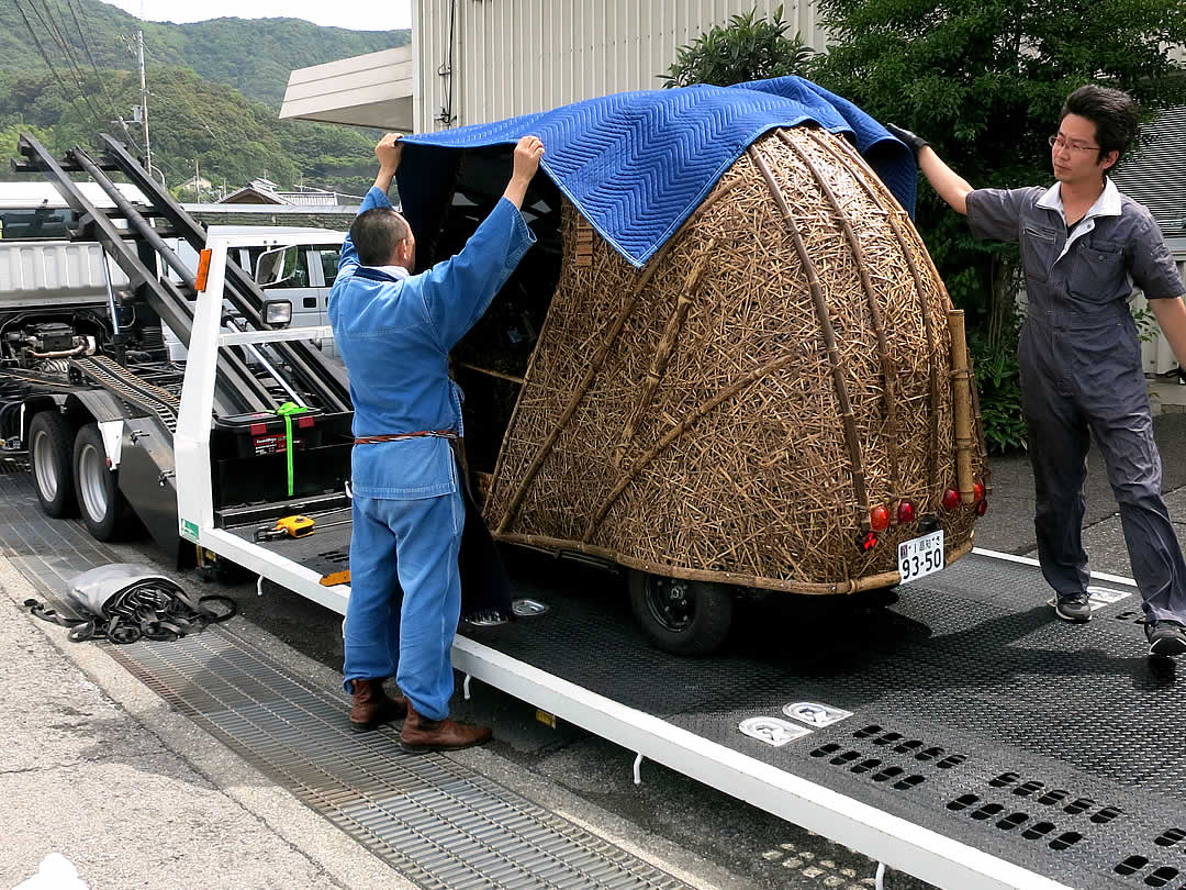 Tiger Bamboo car、日本唯一の虎竹電気自動車「竹トラッカー」積み込み