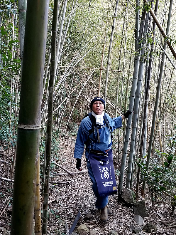 竹林の中の遍路道