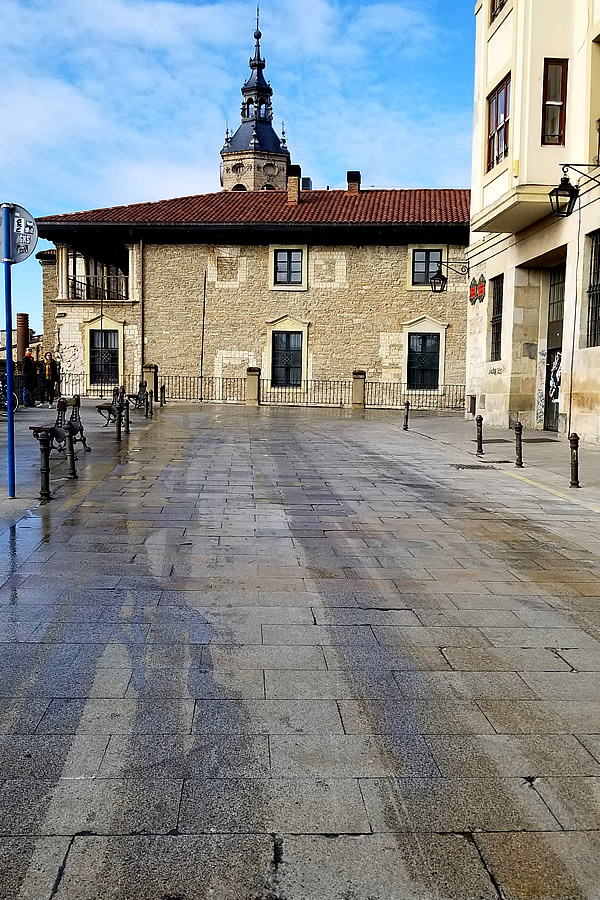 サン・ビセンテ・マルティル教会（Iglesia de San Vicente）横のスタート地点