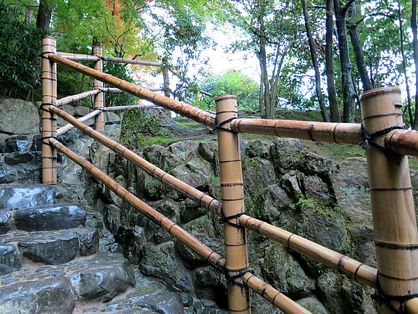 銀閣寺展望所への竹手すり