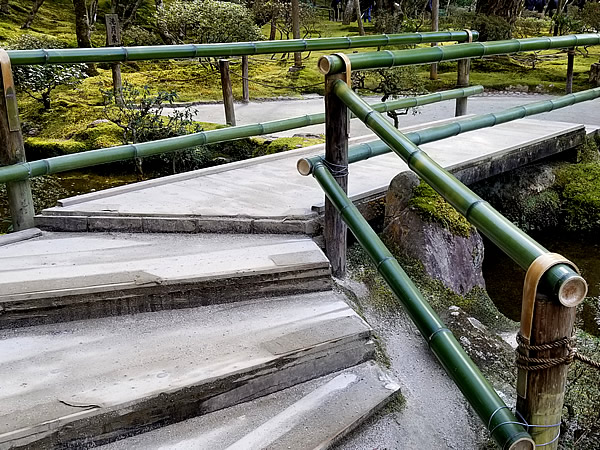 銀閣寺の青竹手すり