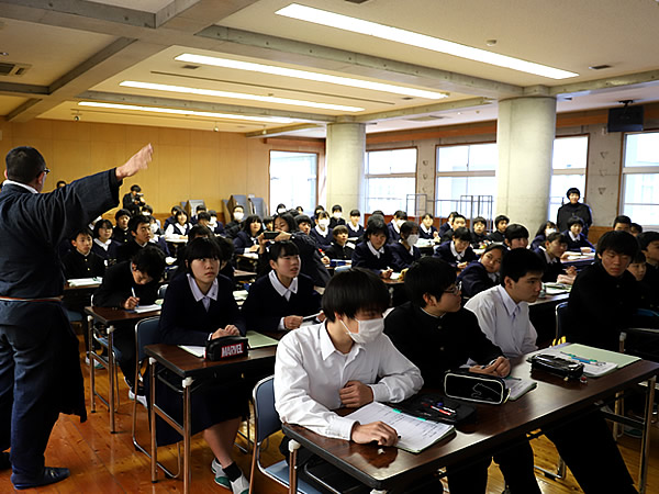 朝ケ丘中学講演、竹虎四代目（山岸義浩）