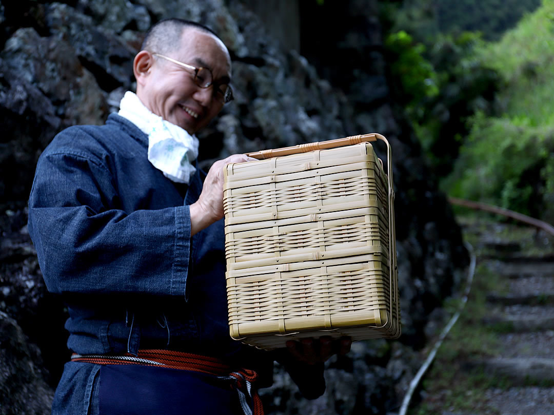 白竹三段ピクニックバスケット、竹虎四代目（山岸義浩）