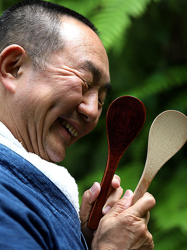 うるし塗しゃもじ、竹虎四代目（山岸義浩）