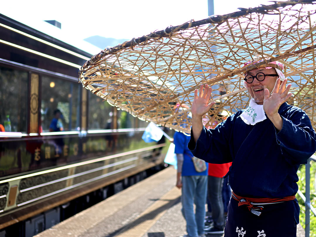 JR四国観光列車、竹虎四代目（山岸義浩）