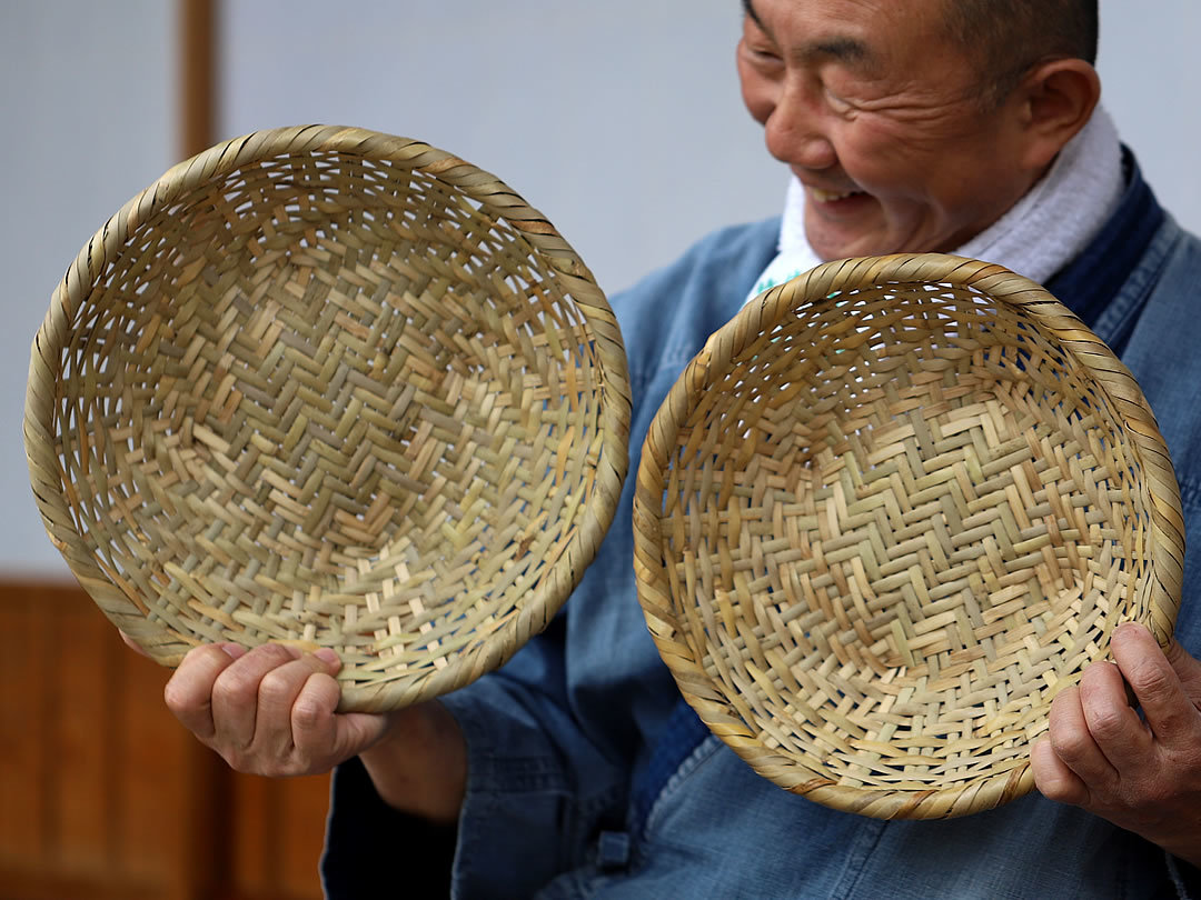 篠竹底編み足付ざる、竹虎四代目（山岸義浩）