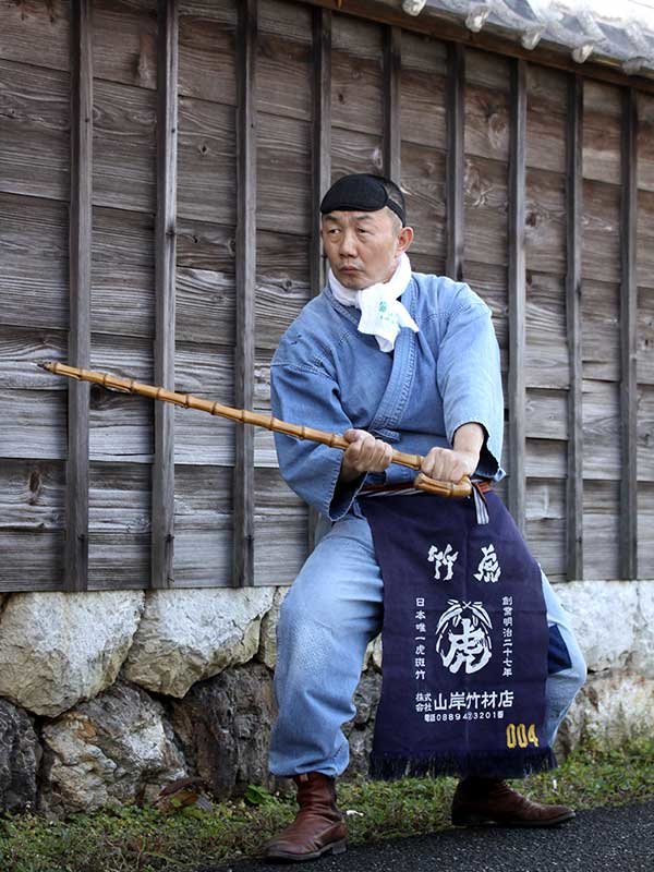 竹炭アイマスクと竹虎四代目（山岸義浩）