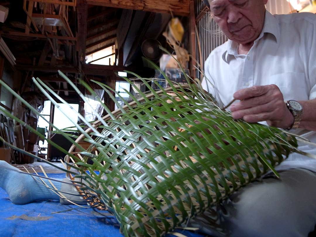 名人竹細工職人・飯干五男氏の背負い籠(かるい)