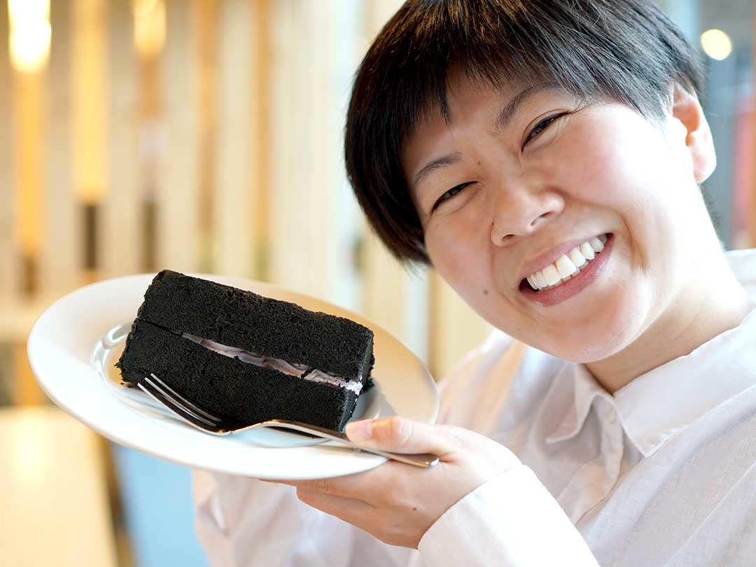 竹炭シフォンケーキ