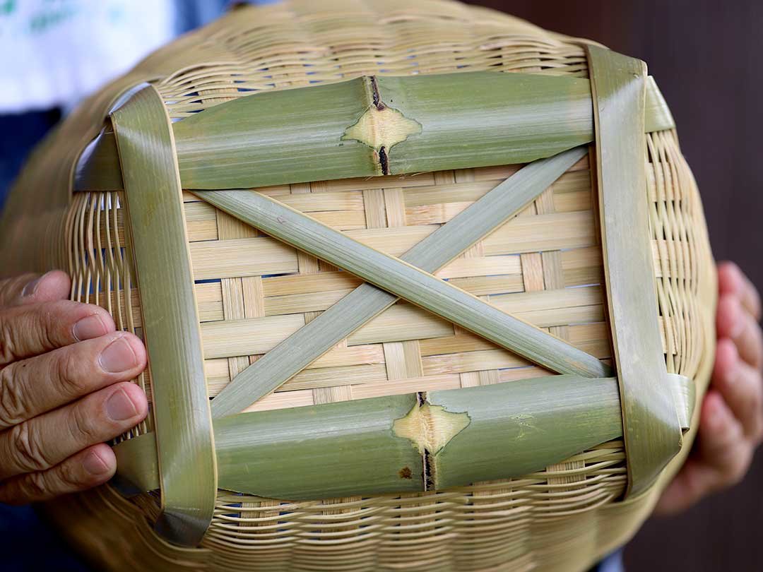 真竹磨きネジリ持ち手買い物籠の力竹
