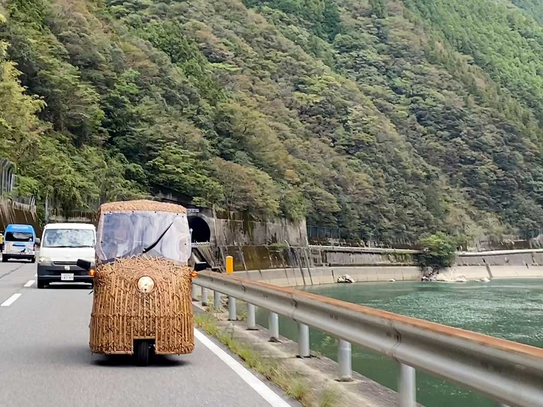 竹トラッカー仁淀川を走る