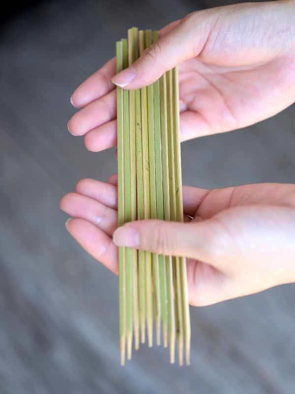 国産の竹皮付の竹串