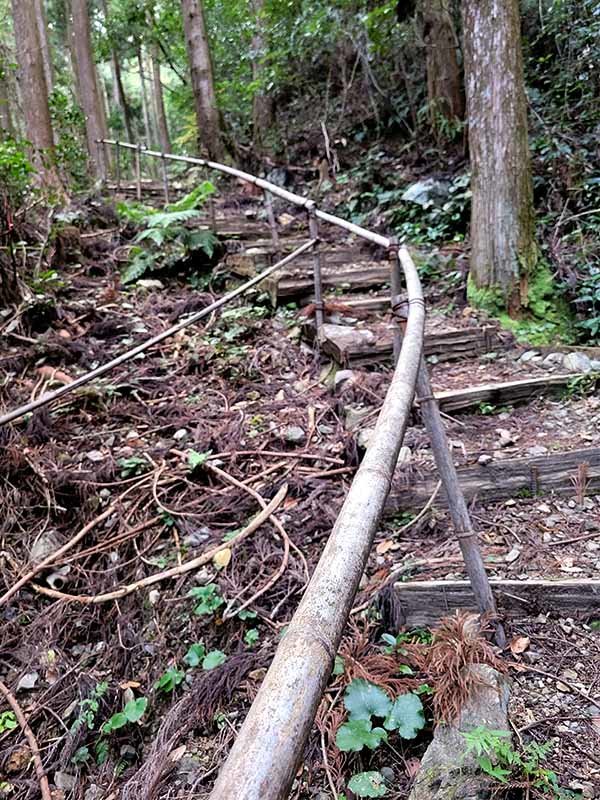 虎竹の手すり（遍路道）