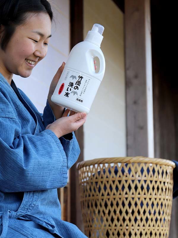 無添加・洗濯洗剤竹炭の洗い水