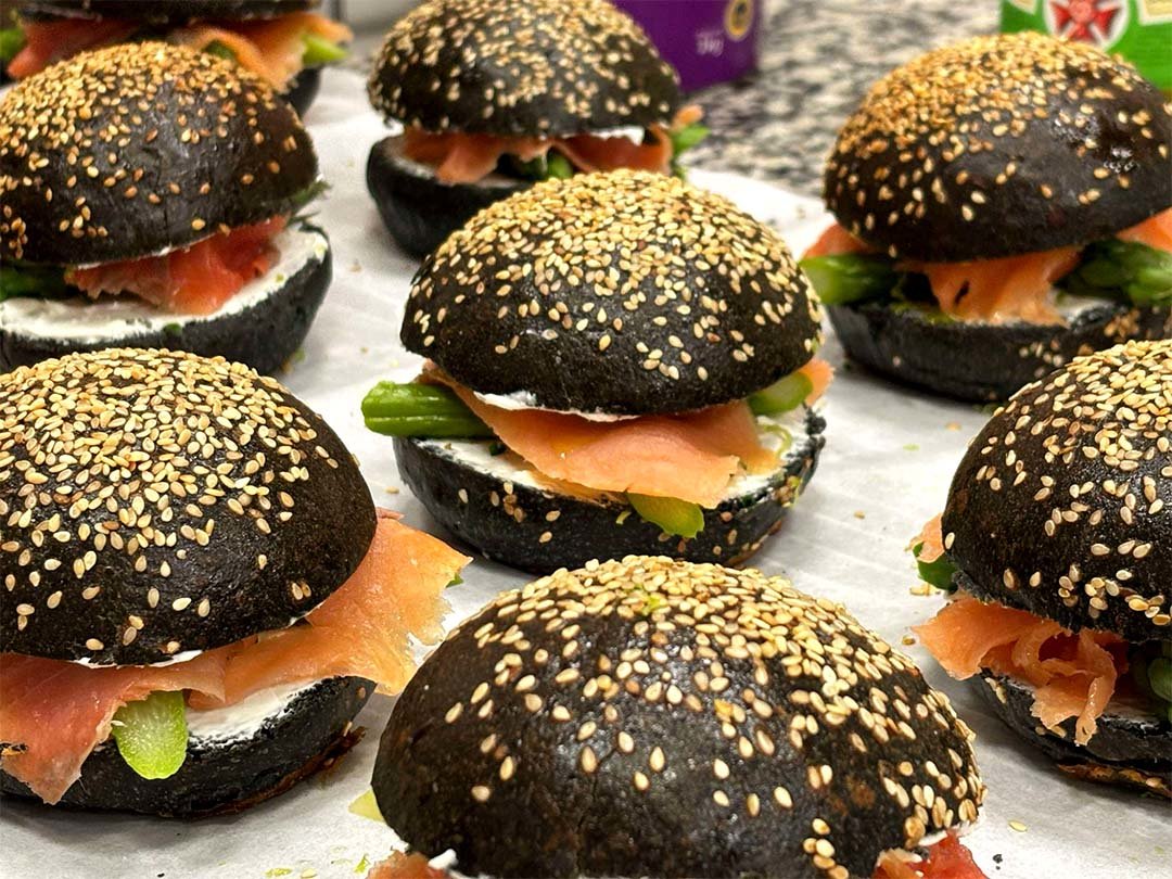竹炭ハンバーガー