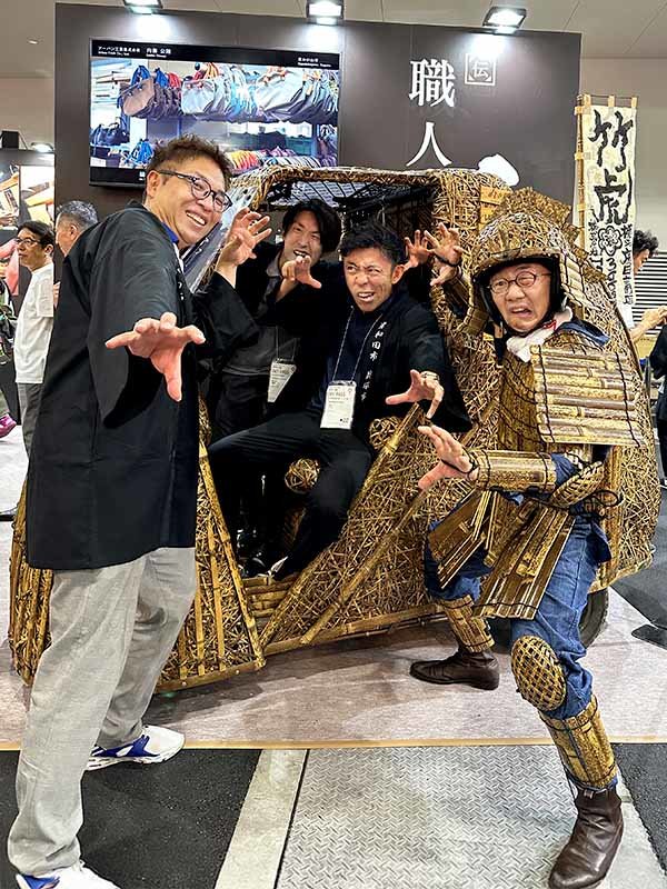 タイガーポーズ