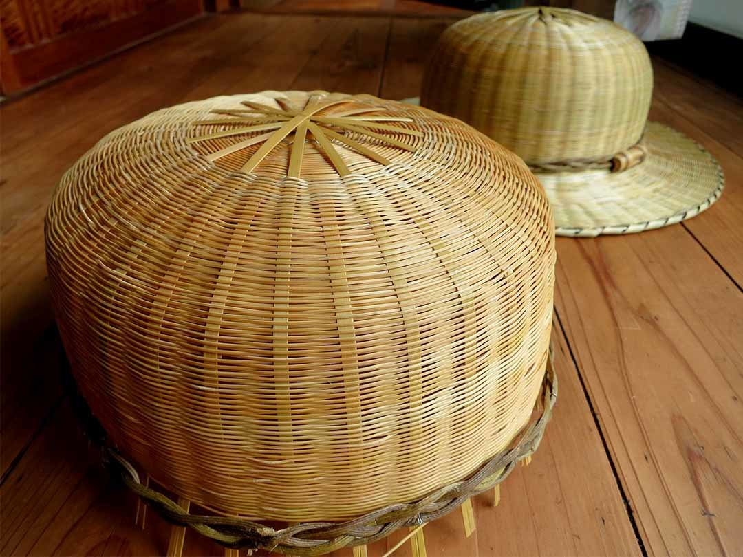 竹帽子製作中