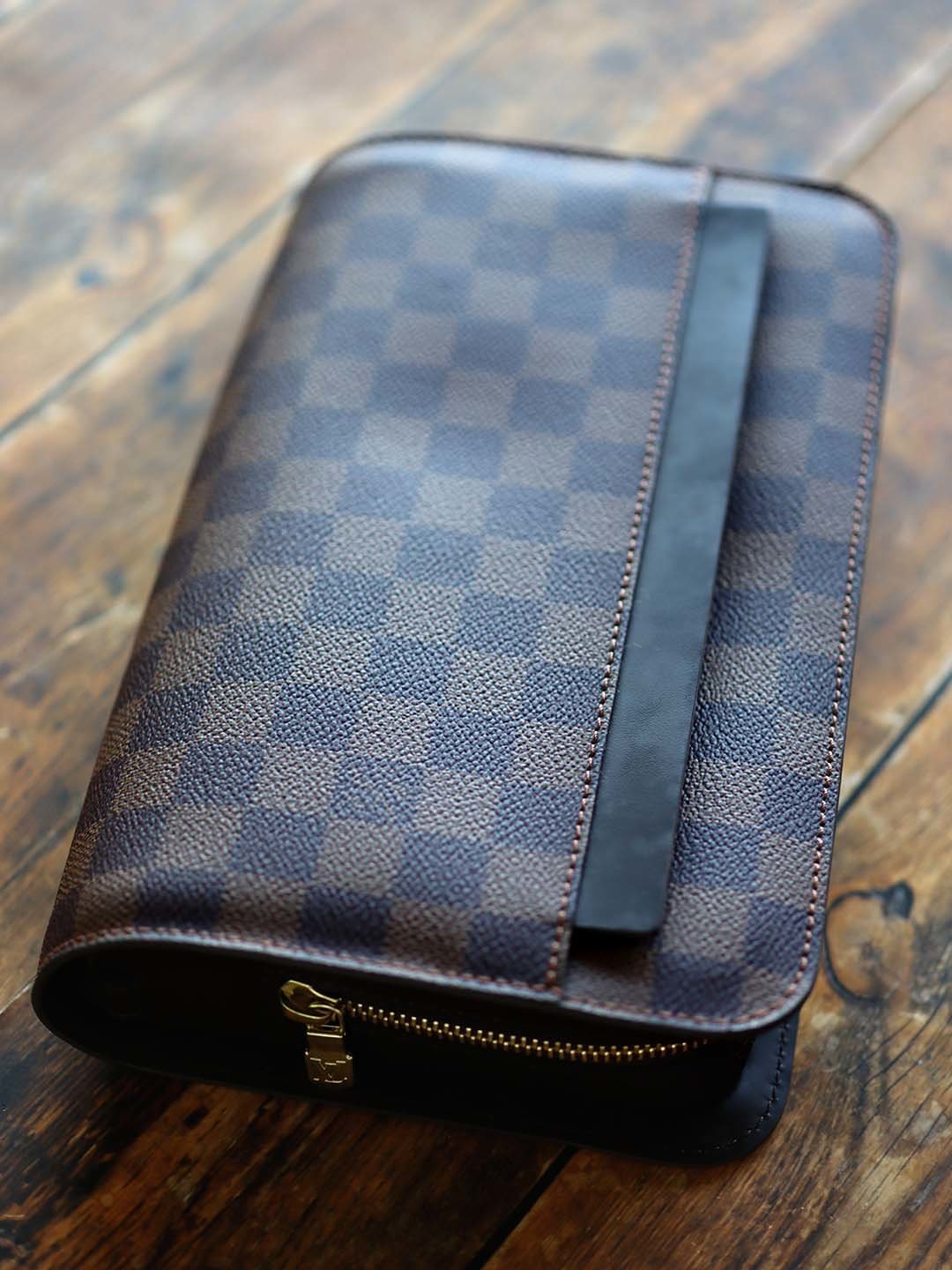 LOUIS VUITTONのバッグ