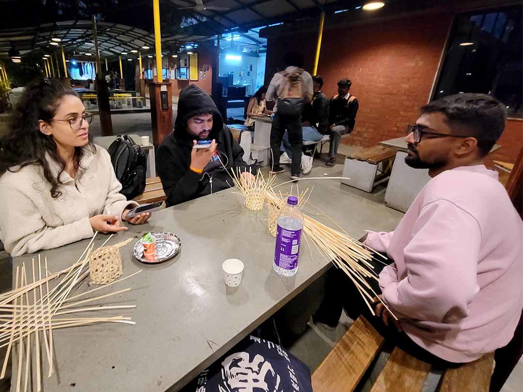 夜のミーティング