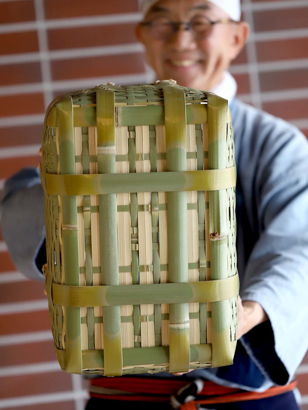 真竹コンテナ手提籠底編み