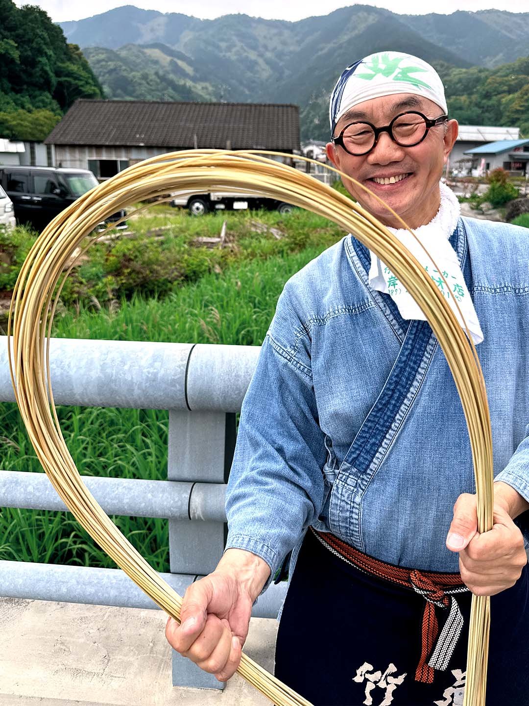 曲がる鰻ひご