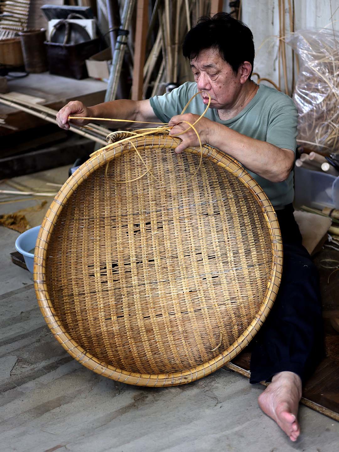 根曲竹片口ざる修理の職人