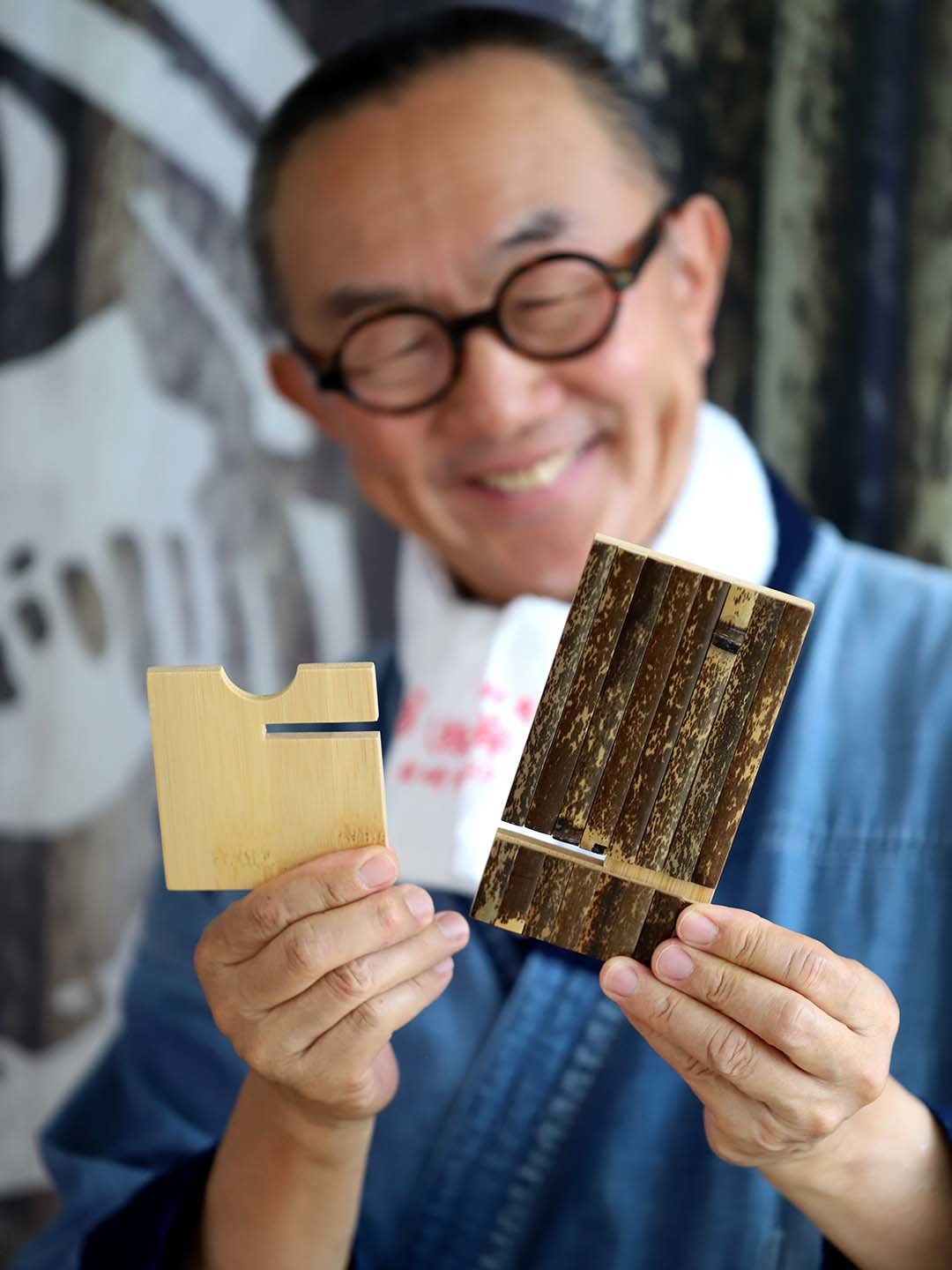 スマホスタンド、竹虎四代目(山岸義浩)