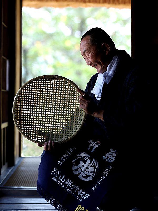 四ツ目編み竹ざる、竹虎四代目（山岸義浩）