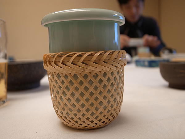 竹編みの陶器