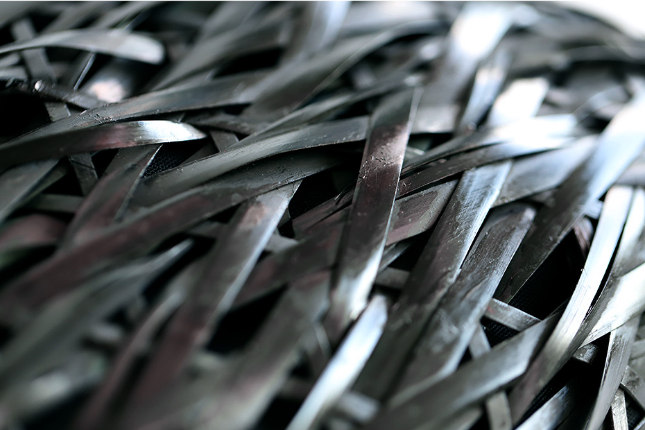 黒塗りやたらかごバッグの竹編み