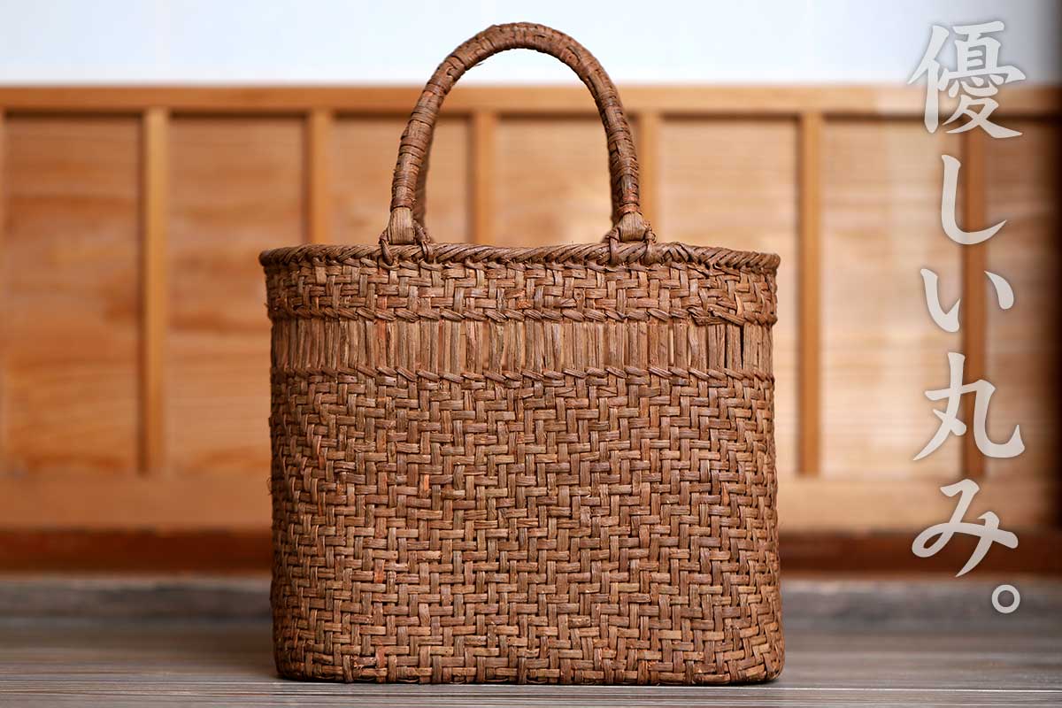 【国産】山ぶどう上窓楕円手提げ籠バッグは網代編みと上窓部分で編み方を違えた個性豊かなハンドバッグです。