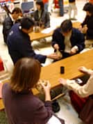 花かごづくりは大盛況