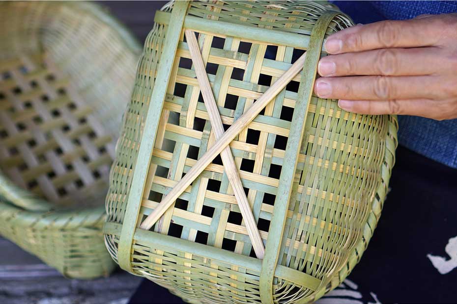 青竹巻縁茶碗籠（楕円）の底部分の力竹