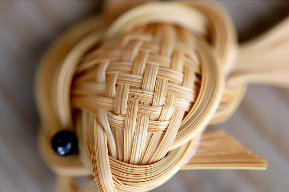 竹編み魚型箸置きの細かく美しい竹編み