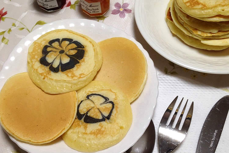 竹炭ホットケーキ