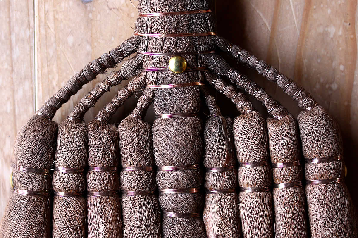 棕櫚箒（シュロほうき）、銅線巻き