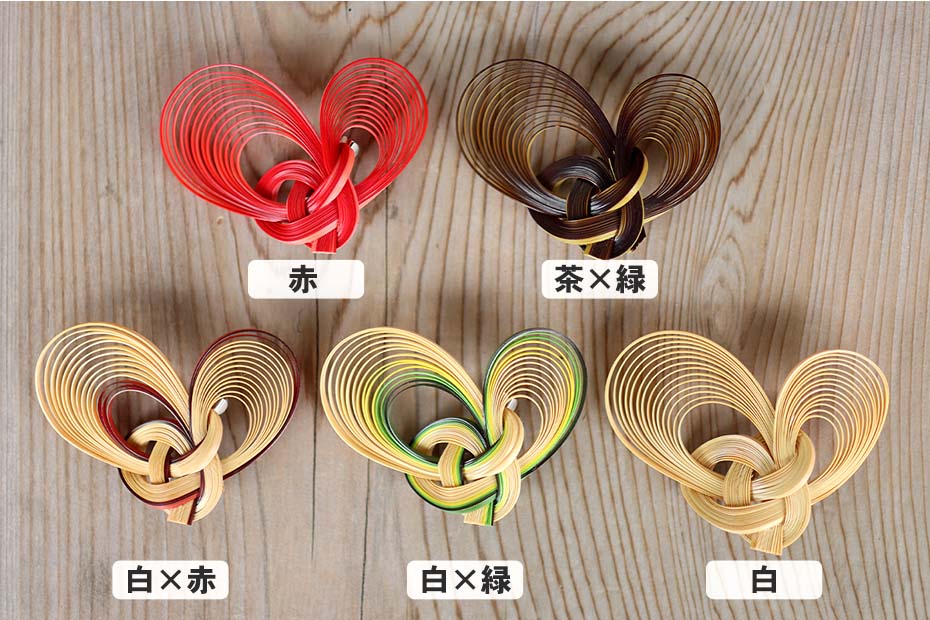 竹を束ねたハート型のブローチは5種類