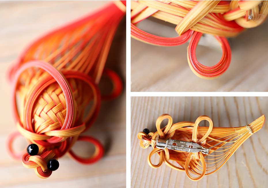 竹編み赤亀ブローチの細部